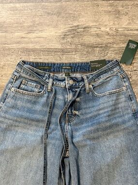 Mid-Rise Straight leg jeans